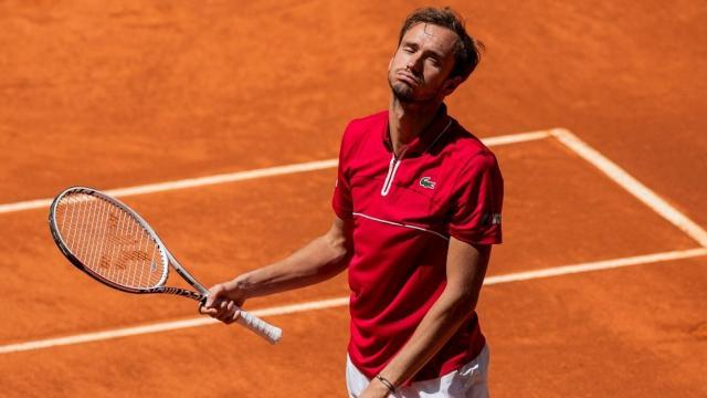 赛事赛程-红土蜜月期仅持续1天 梅德维德夫又被“打回原形”?