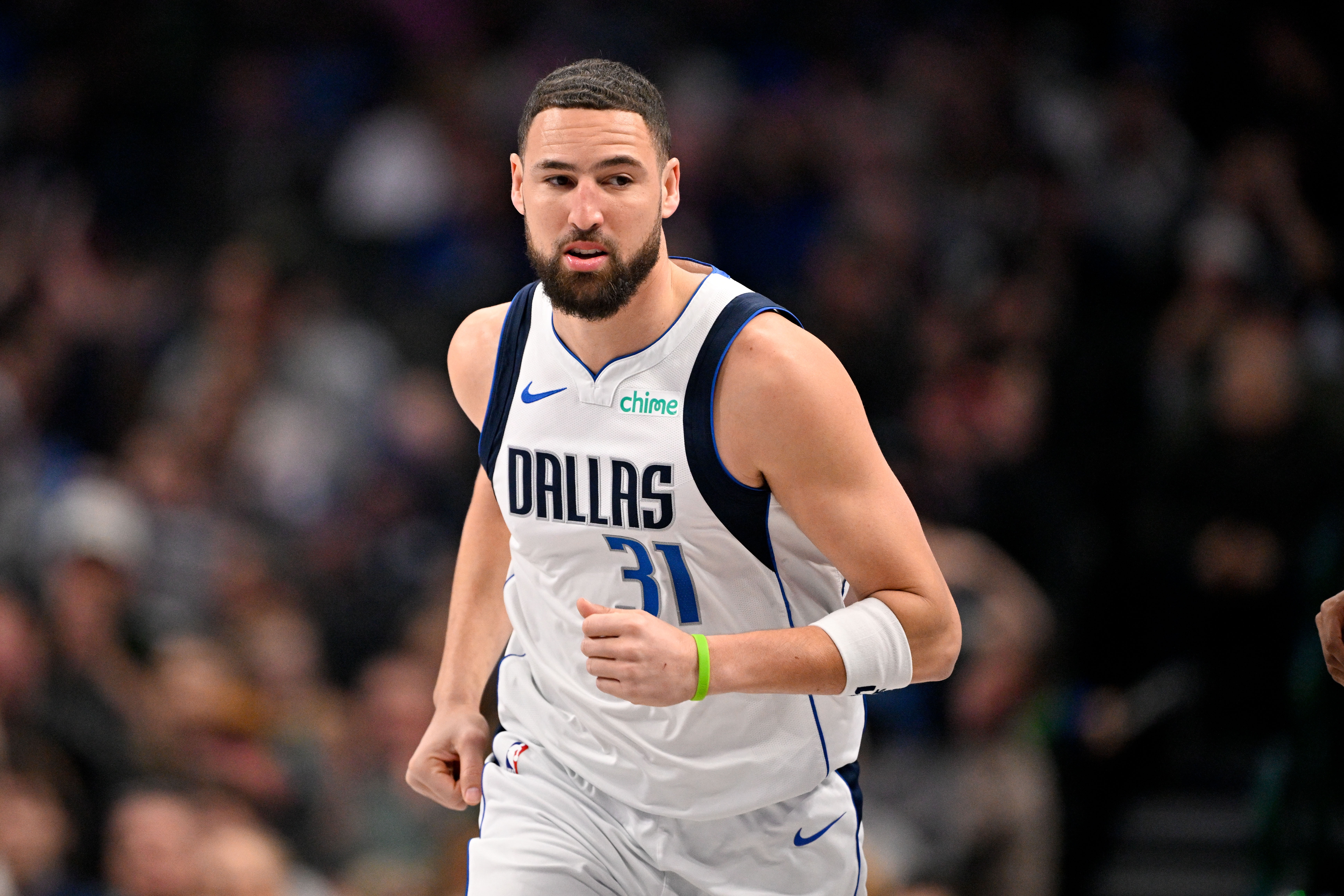 双功能入口-铁麻了!克莱替补10中2&三分7中1仅拿5分1板2助